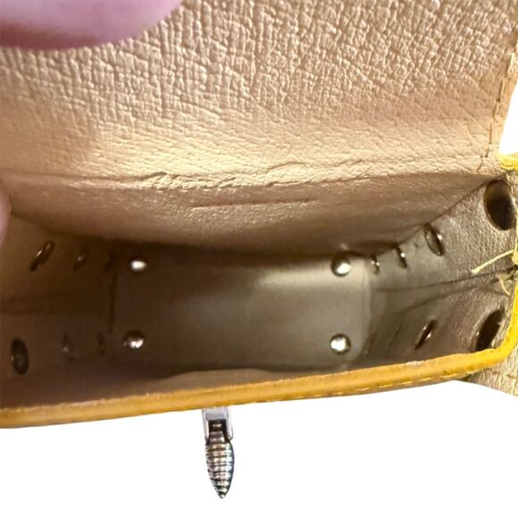 Vera Pelle Bee Leather Mustard Yellow Small Crossbody Bag - Picture 6 of 14